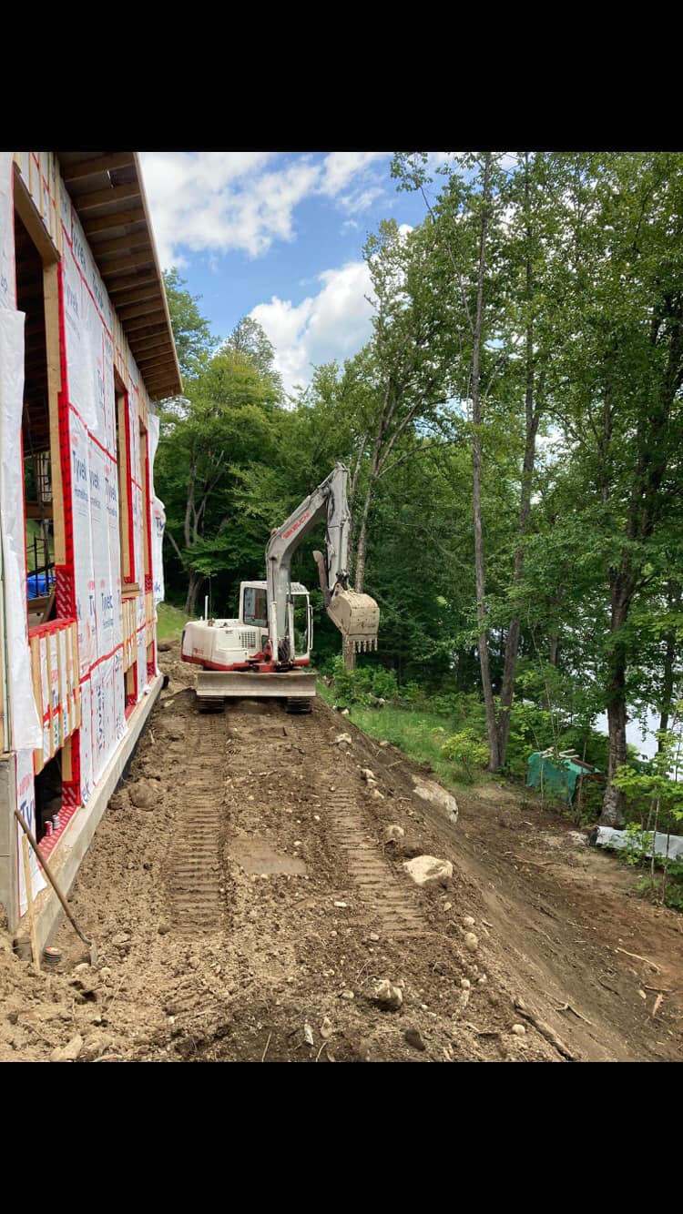 Excavatrice en action - Excavation Falardeau
